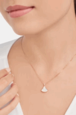 Підвіска  Divas’ Dreams з діамантом 0,03ct та перламутром - Зображення 5